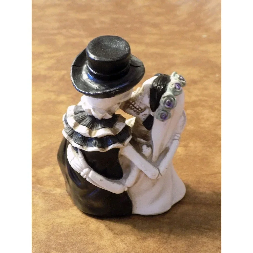 Painted Ceramic Skeleton Bride & Groom Day  Of The Dead Halloween Knick Knack